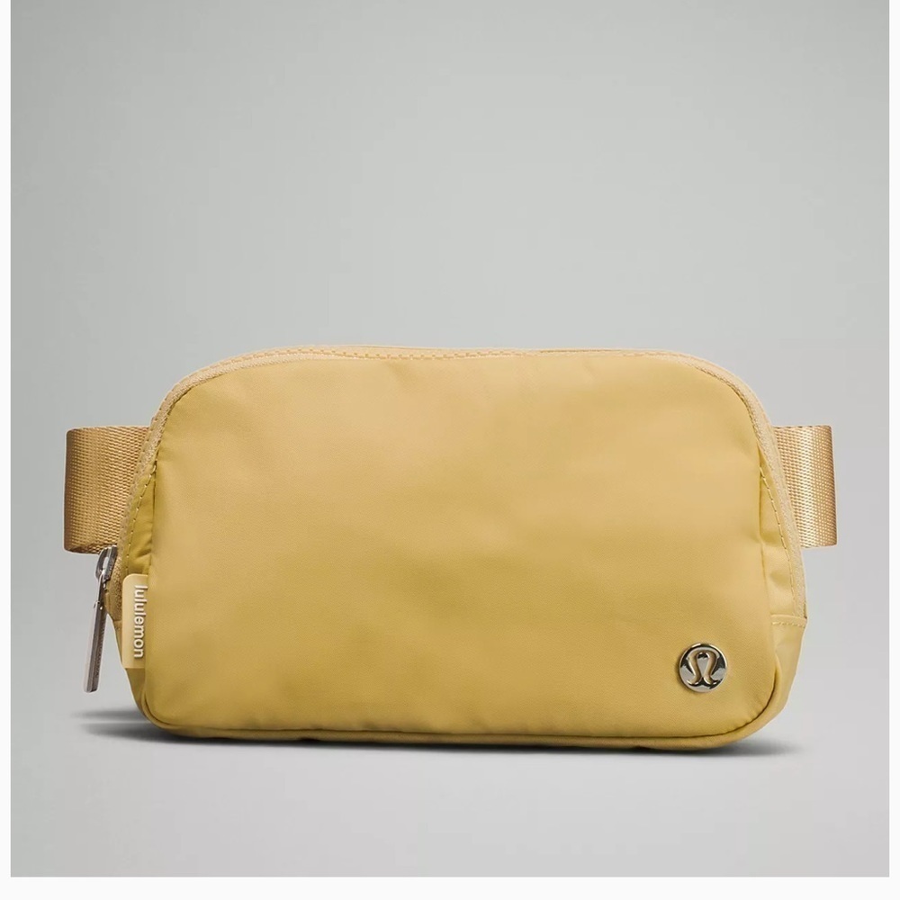 Lululemon Everywhere Belt Bag Golden Sand - Picture 2 of 6